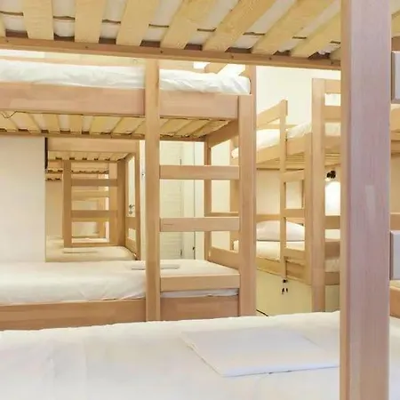 Gravitas Хостел