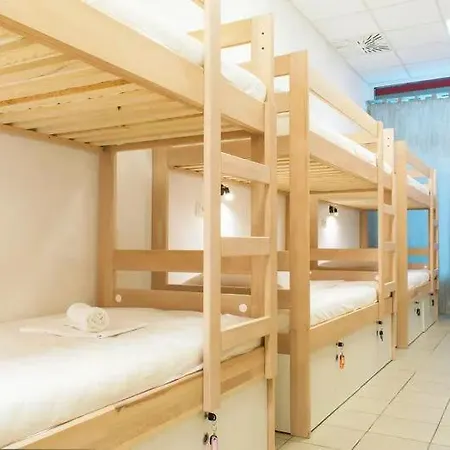 אכסניה Gravitas *