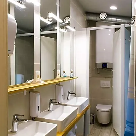 Hostel Gravitas *